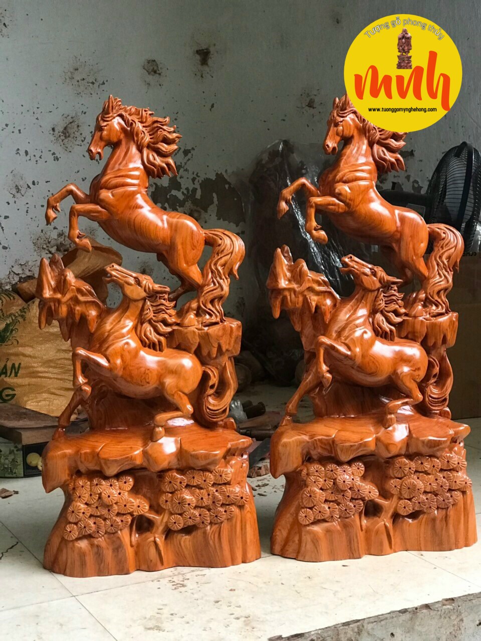 Tượng Song Mã Uyên Ương Gỗ Hương Đá